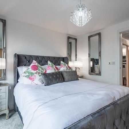 Luxurious River View Apartment With Terrace ウスター エクステリア 写真