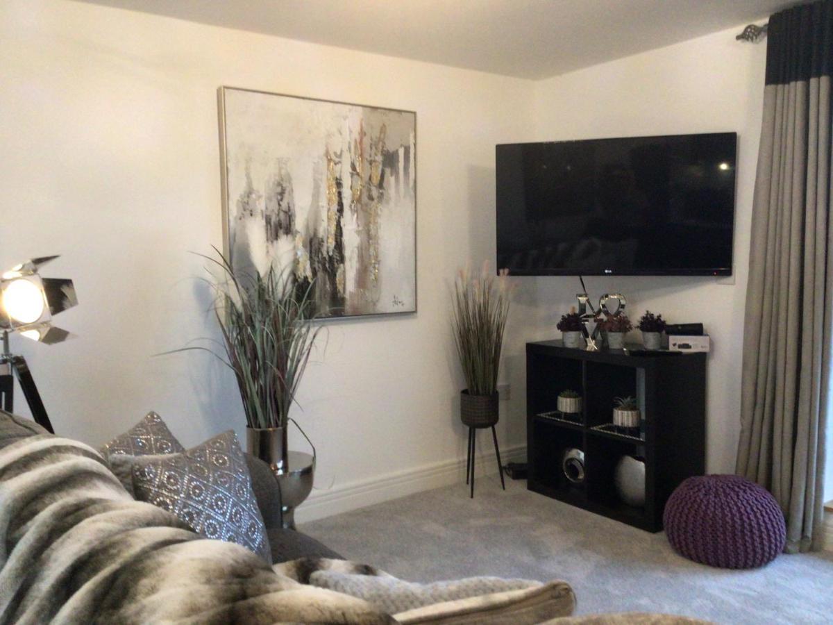 Luxurious River View Apartment With Terrace ウスター エクステリア 写真