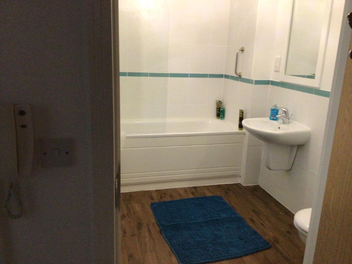 Luxurious River View Apartment With Terrace ウスター エクステリア 写真