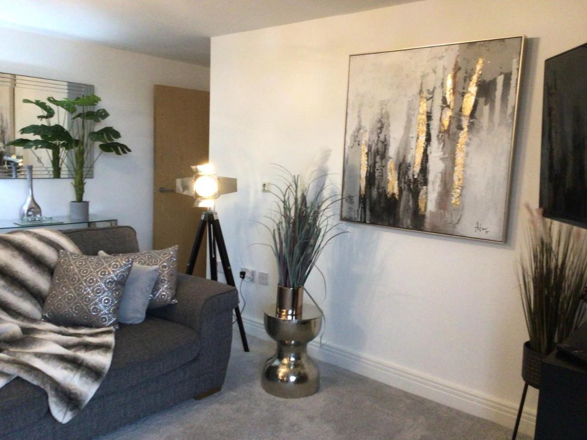 Luxurious River View Apartment With Terrace ウスター エクステリア 写真