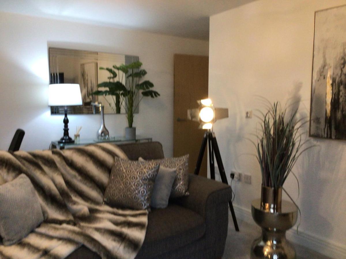 Luxurious River View Apartment With Terrace ウスター エクステリア 写真