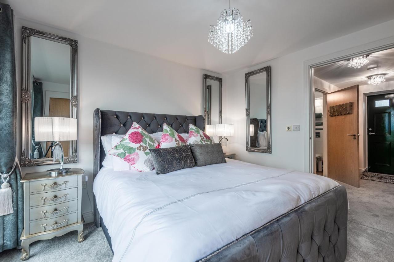 Luxurious River View Apartment With Terrace ウスター エクステリア 写真