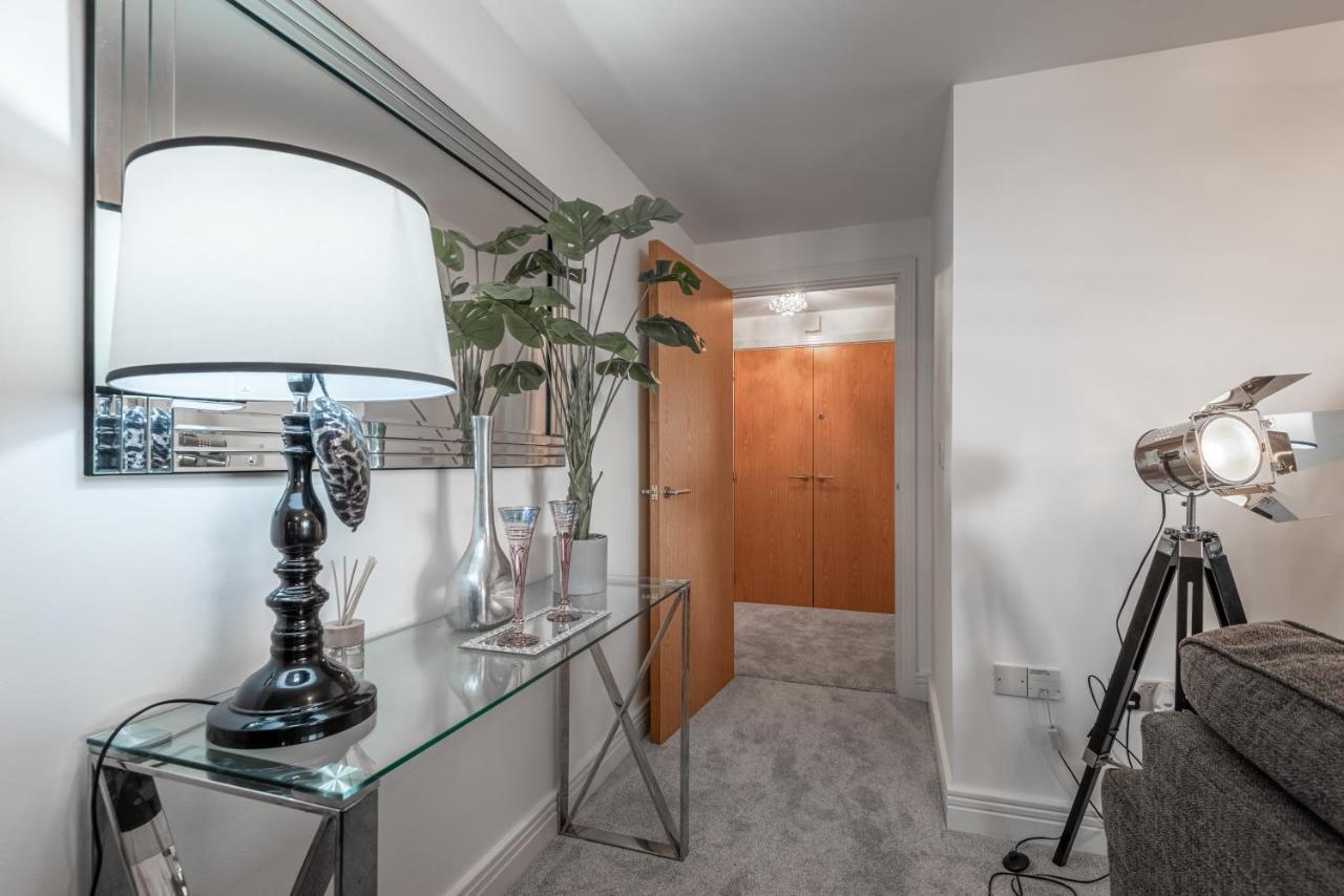 Luxurious River View Apartment With Terrace ウスター エクステリア 写真