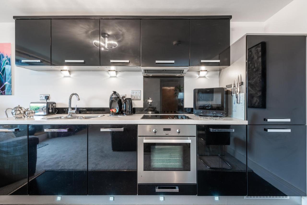 Luxurious River View Apartment With Terrace ウスター エクステリア 写真