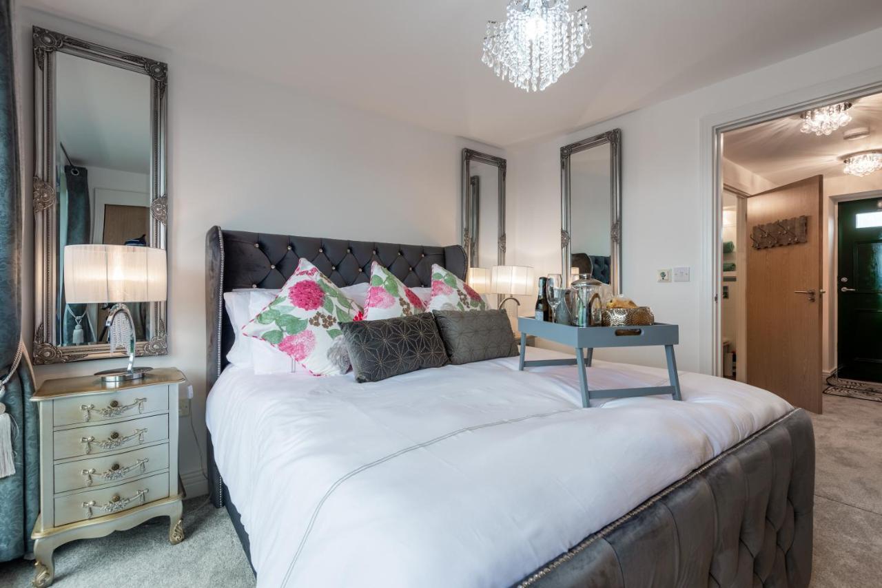Luxurious River View Apartment With Terrace ウスター エクステリア 写真