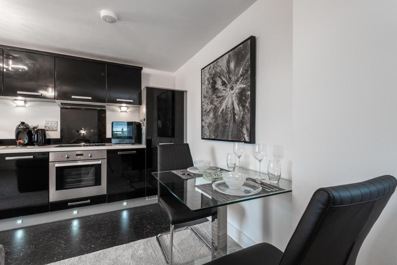 Luxurious River View Apartment With Terrace ウスター エクステリア 写真